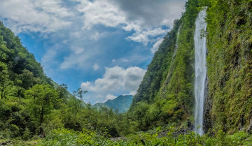Картинка природа водопады пейзаж небо водопад деревья горы облака