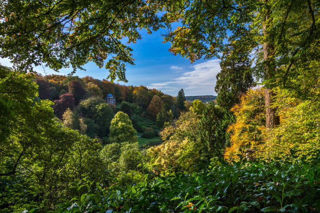 Обои картинки фото природа, лес, stourhead, garden, wiltshire, england, стурхед, уилтшир, англия, пейзажный, парк, озеро, осень, деревья
