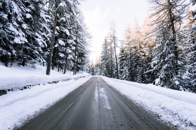 Обои картинки фото природа, дороги, дорога, зима, лес