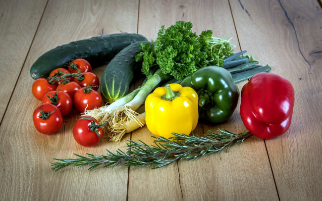 Обои картинки фото еда, овощи, петрушка, лук, огурцы, помидоры, перец, томаты