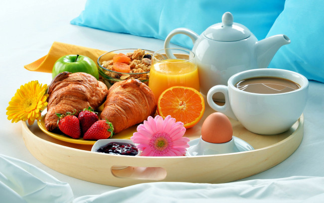 Обои картинки фото еда, разное, мюсли, дже, кофе, яйцо, сок, круассаны, завтрак
