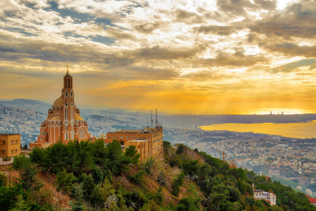 Обои картинки фото saint peter & paul cathedral,  lebanon, города, лиссабон , португалия, простор