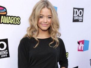 обоя девушки, sasha pieterse, свитер, улыбка, блондинка, актриса