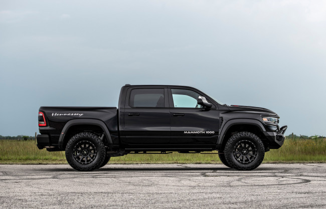 Обои картинки фото автомобили, dodge, черный, 2021, hennessey, mammoth, 1000trx, ram, профиль, тюнинг