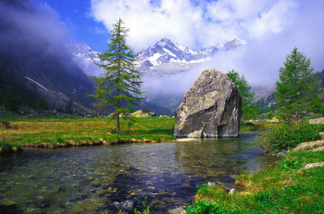 Обои картинки фото природа, реки, озера, глыба, дерево, трава, горы, река