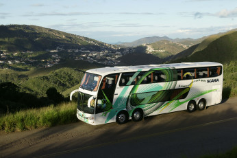 Картинка автомобили автобусы населенный пункт горы дорога автобус небо