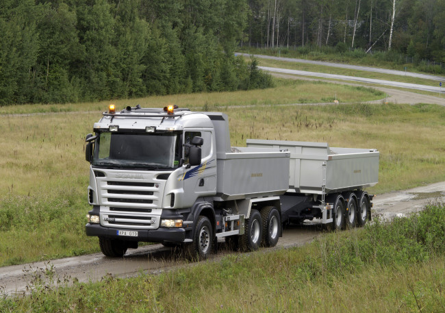 Обои картинки фото автомобили, scania, трава, дорога, грузовик, лес