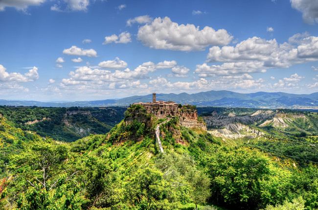 Обои картинки фото civita di bagnoregio, города, - пейзажи, горы, дорога, поселок