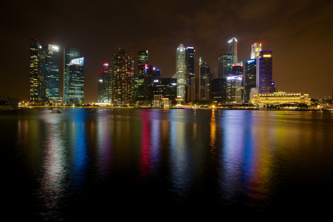 Обои картинки фото singapore, города, сингапур , сингапур, огни, небоскребы, ночь, океан