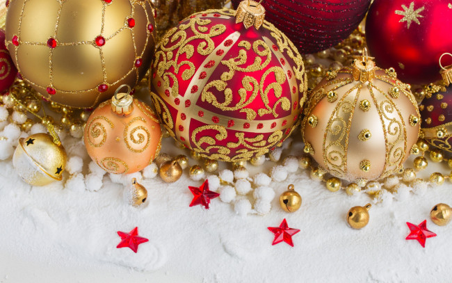 Обои картинки фото праздничные, шары, украшения, рождество, снег, новый, год, balls, decoration, christmas, merry