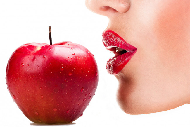 Обои картинки фото разное, губы, яблоко, капли