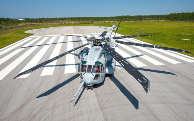 Обои картинки фото sikorsky ch-53k king stallion, авиация, вертолёты, военные, вертолеты, аэропорт, грузовой, вертолет, корпус, морской, пехоты, сша, тяжелый, большой