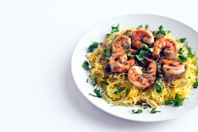 Обои картинки фото еда, макаронные блюда, креветки, спагетти, паста, макароны