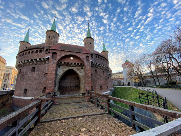 Обои картинки фото barbican and st florian`s gate, города, краков , польша, barbican, and, st, florian's, gate