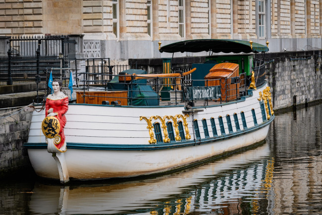 Обои картинки фото old wooden boat, корабли, другое, old, wooden, boat