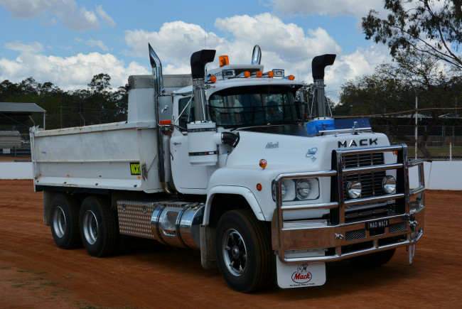 Обои картинки фото mack muster 2014, автомобили, mack, тяжелый, тягач, седельный, грузовик