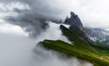 Картинка доломитовые+альпы +италия природа горы туман облака лужайка скалы склон