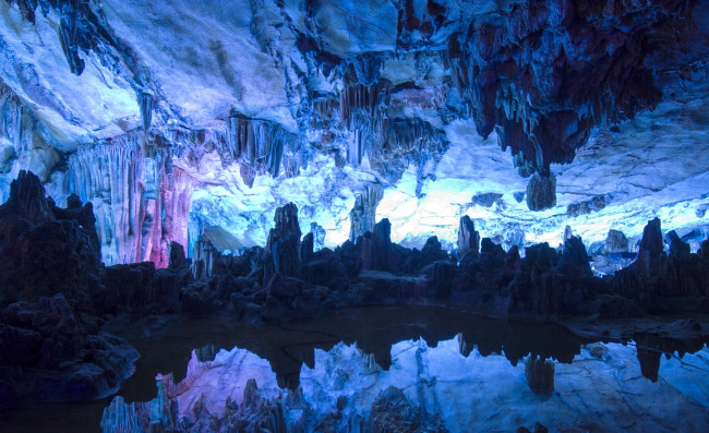 Обои картинки фото природа, реки, озера, пещера, свет, сталактиты, сталагмиты, озеро