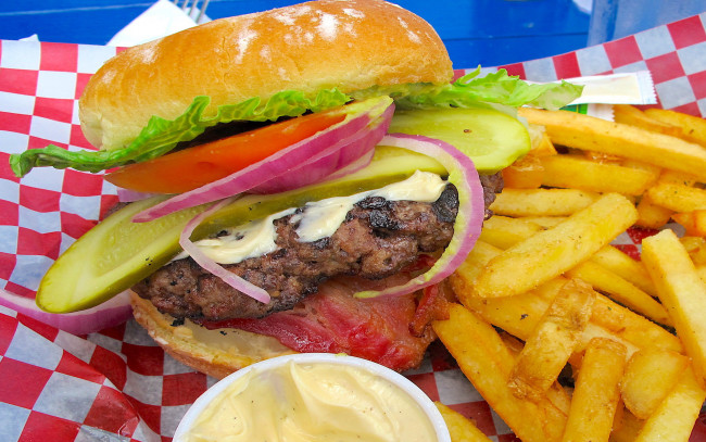 Обои картинки фото еда, бутерброды,  гамбургеры,  канапе, соус, котлета, гамбургер, фри, картофель