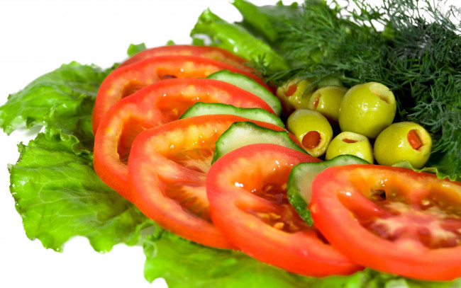 Обои картинки фото еда, овощи, оливки, укроп, огурцы, салат, помидоры