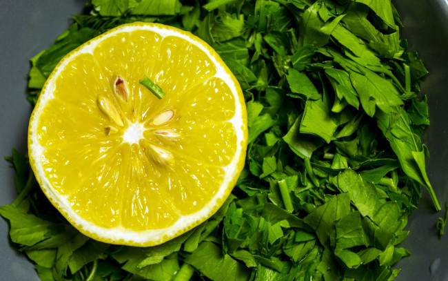 Обои картинки фото еда, разное, петрушка, лимон, зелень