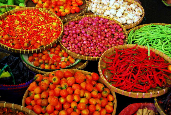 Обои картинки фото еда, овощи, фасоль, чеснок, лук, помидоры