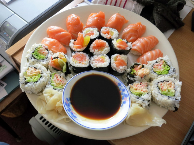 Обои картинки фото еда, рыба,  морепродукты,  суши,  роллы, ассорти, суши, роллы, японская, кухня