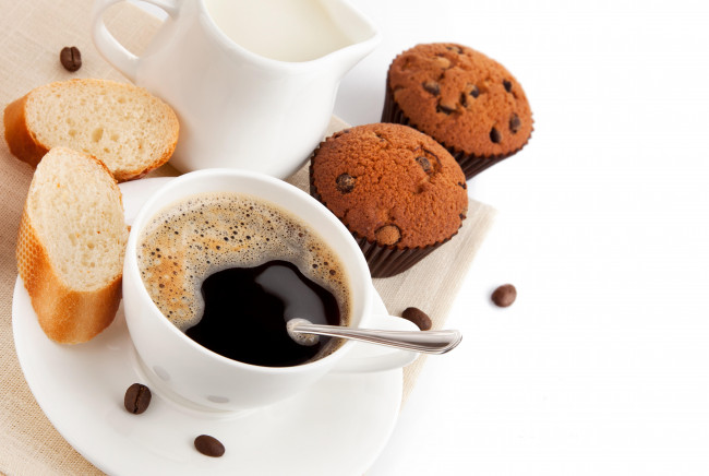 Обои картинки фото еда, кофе, кофейные, зёрна, зерна, чашка, кексы, молоко, булка, завтрак