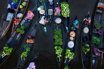Картинка корабли лодки +шлюпки лок-бланьян река мартапура индонезия торговля плавучий рынок