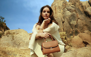 Картинка девушки barbara+palvin скалы модель сумочка поза