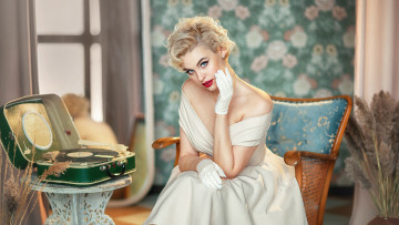 Картинка девушки -+блондинки +светловолосые блондинка анастасия бармина девушка модель стул белое платье грамофон