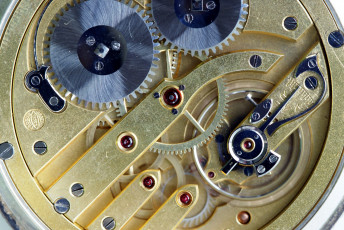 Картинка разное Часы часовые механизмы шестеренки часы золотые камни механизм