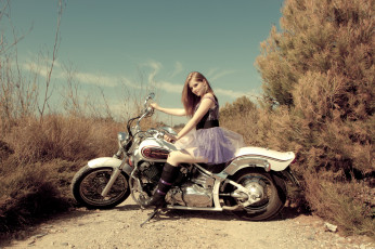 Картинка мотоциклы мото девушкой дорога star
