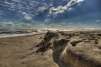 Картинка природа побережье океан пляж песок волны тучи