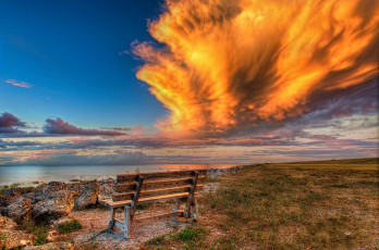 Картинка природа побережье океан берег скамейка облака