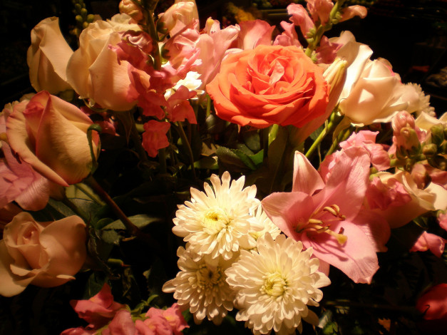 Обои картинки фото цветы, букеты, композиции, лилии, розы, букет, астры