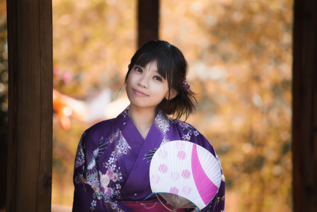 Обои картинки фото девушки, -unsort , азиатки, взгляд, веер, кимоно