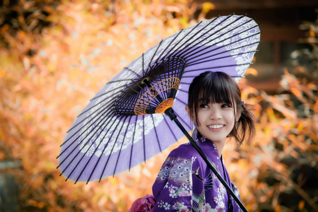 Обои картинки фото девушки, -unsort , азиатки, взгляд, зонтик, кимоно