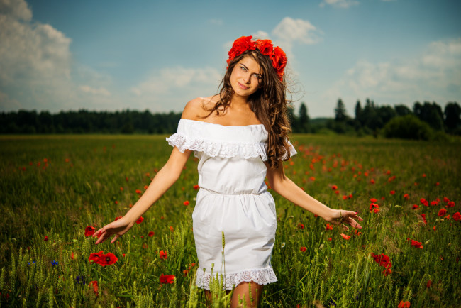 Обои картинки фото девушки, -unsort , брюнетки,  шатенки, цветы, поле, природа, маки