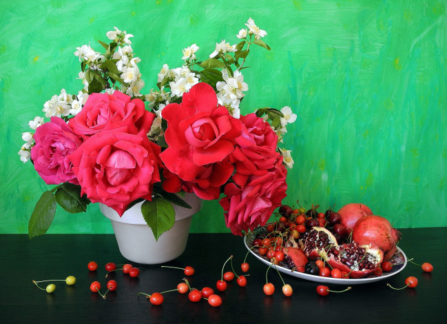 Обои картинки фото еда, натюрморт, розы, жасмин, букет, черешня, гранат