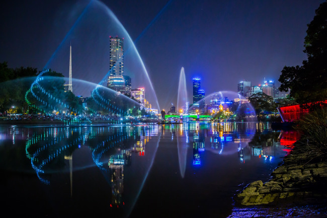 Обои картинки фото города, мельбурн , австралия, мельбурн, ночь, фонтаны, иллюминация