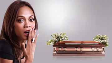 Картинка кино+фильмы death+at+a+funeral женщина гроб цветы похороны