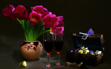 Картинка еда натюрморт тюльпаны бокалы конфеты вино