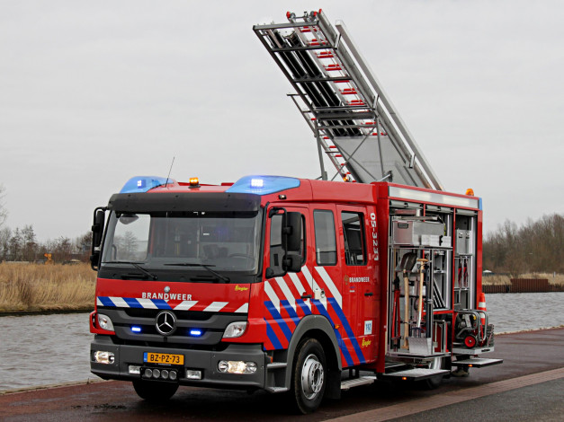 Обои картинки фото автомобили, пожарные машины, atego, mercedes-benz, ziegler, brandweer, 1426f