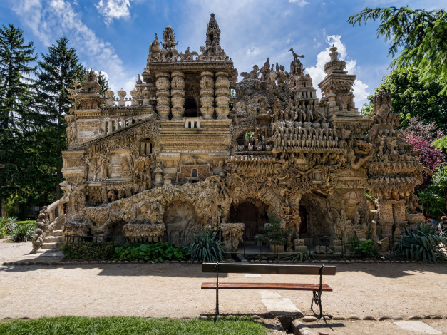 Обои картинки фото the ideal palace of cheval postman - hauterives,  france, города, - исторические,  архитектурные памятники, скамейка, парк