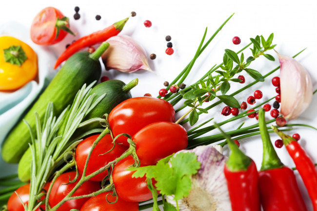 Обои картинки фото еда, овощи, перец, лук, помидоры