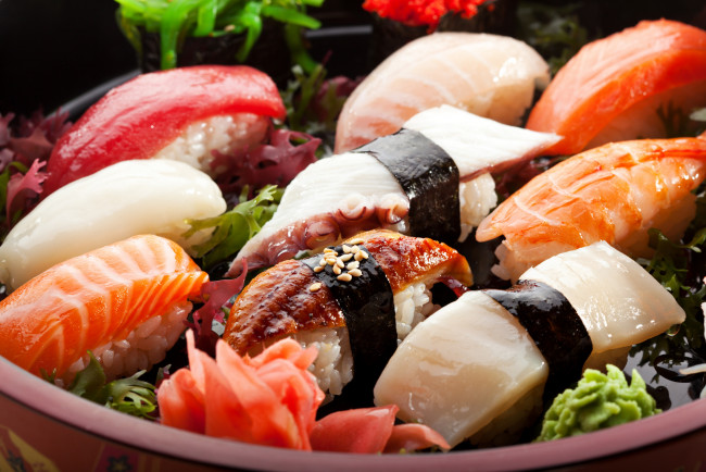 Обои картинки фото еда, рыба,  морепродукты,  суши,  роллы, морепродукты, имбирь, суши, роллы
