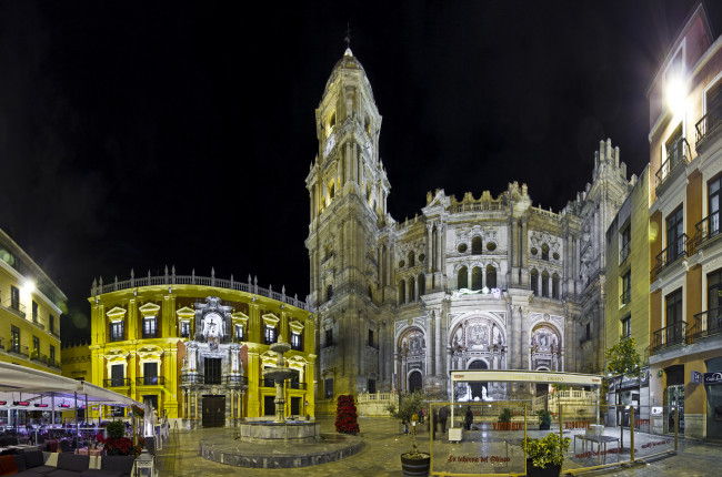Обои картинки фото plaza del obispo,  m&, 225, laga, города, - огни ночного города, ночь, огни