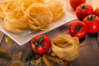 обоя еда, макаронные блюда, ассорти, макароны, паста, томаты, помидоры