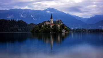 Картинка города блед+ словения монастырь горы озеро